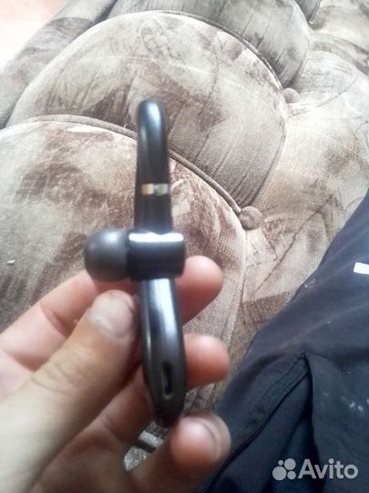 Продам блютуз наушник