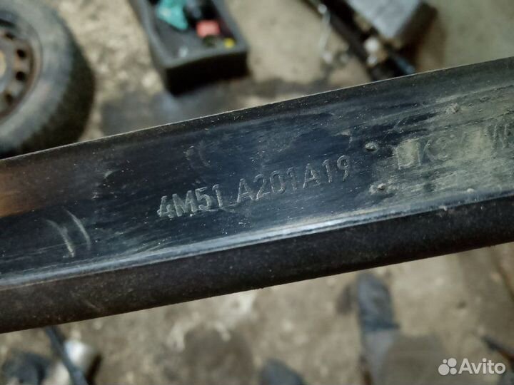 Уплотнитель двери задний левый Ford Focus 2 2