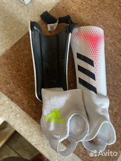 Щитки футбольные