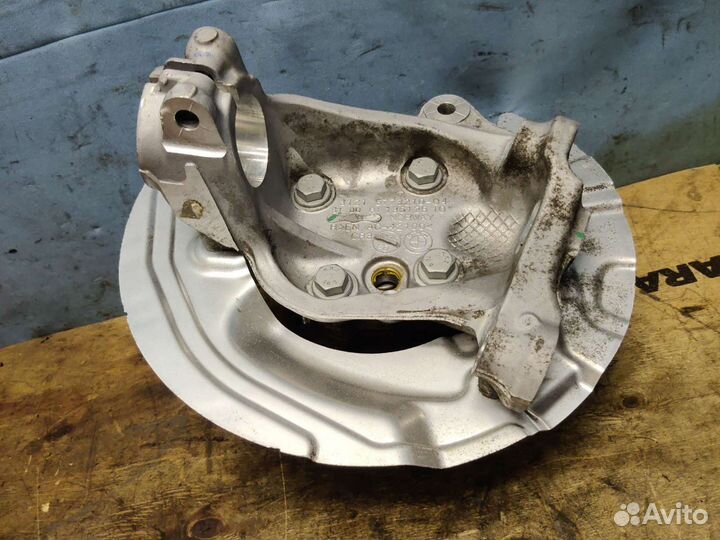 Кулак передний правый BMW E90 LCI N46