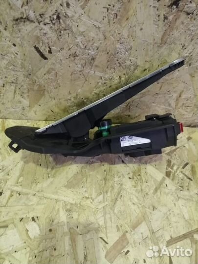 Педаль газа Volkswagen Passat CC