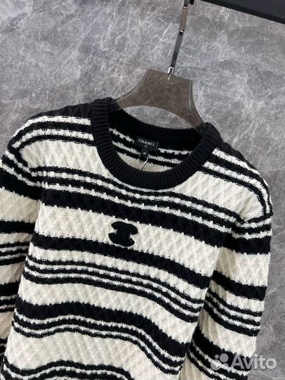 Свитер Chanel