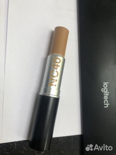 Тональное средство в стике mac nc40