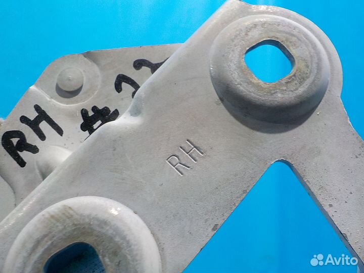 Петля капота правая land rover Range Rover Vogue 3