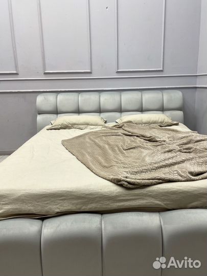 Кровать двуспальная мягкая велюр