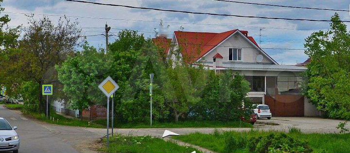 Дом 818 м² на участке 6 сот.