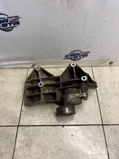 Кронштейн компрессора кондиционера Chevrolet Cruze