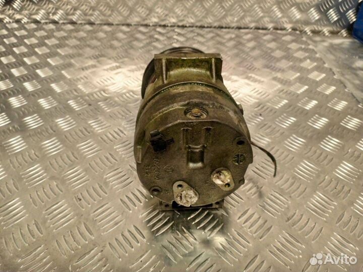 Компрессор кондиционера Renault Megane 7700103536