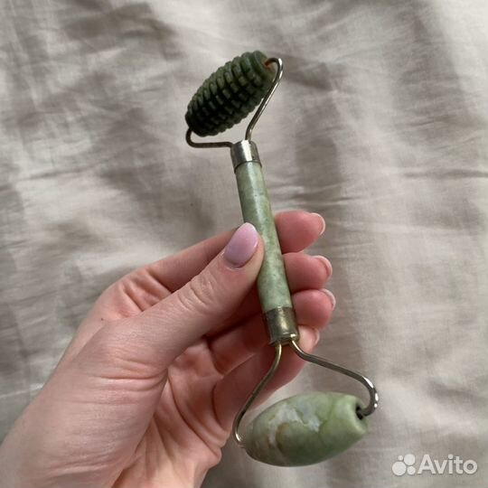 Роликовый массажер из Нефрита