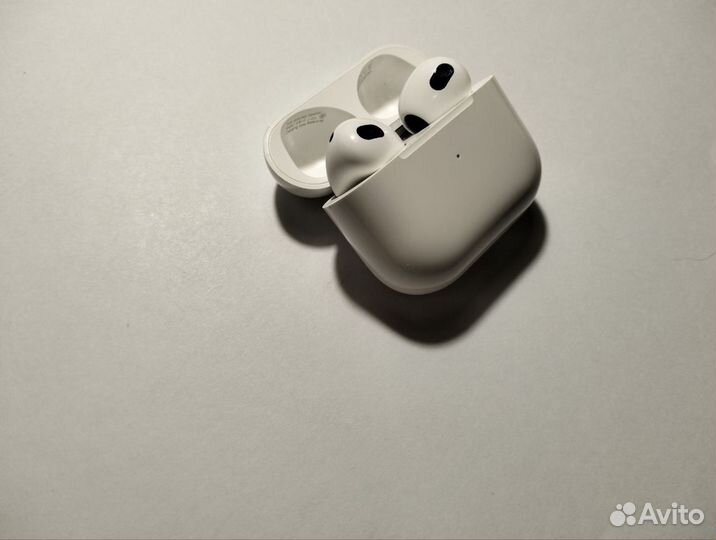 Беспроводные наушники airpods