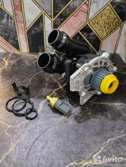 Помпа системы охлаждения 06H121026DR