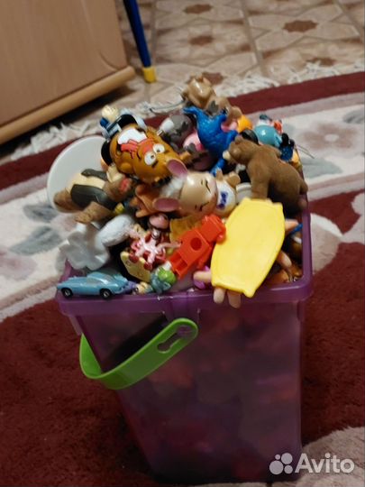 Игрушки из киндера пакетом