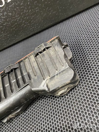 Нижняя часть воздушного фильтра Пежо 408