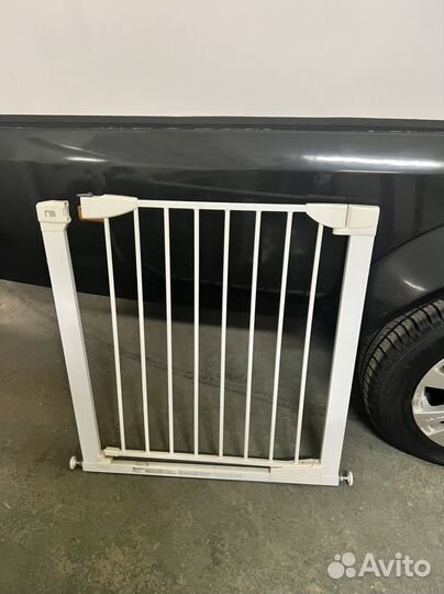 Ворота безопасности для детей на лесницу