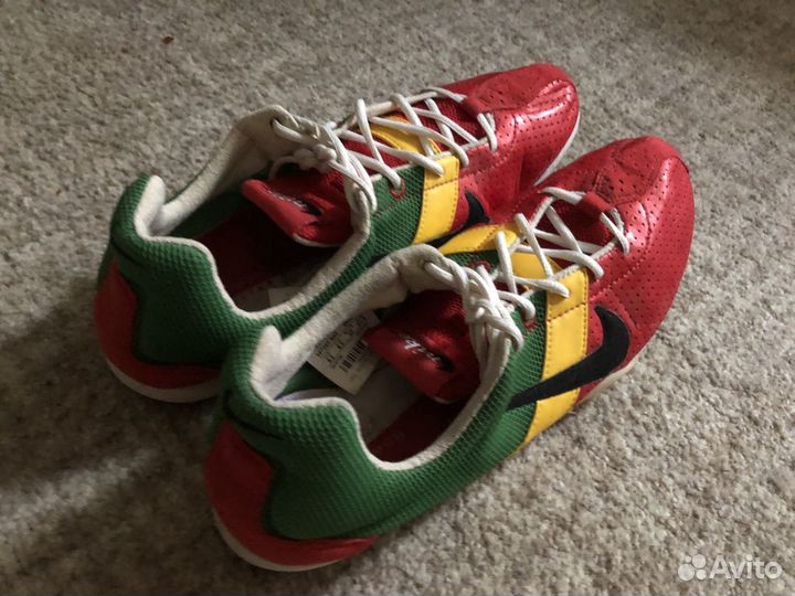 Шипованные кроссовки