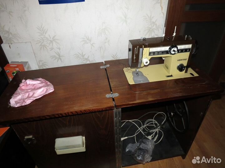 Швейная машина Veritas (Германия) с тумбочкой