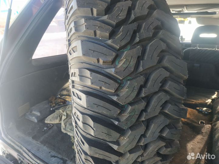 Новое запасное колесо на внедорожник