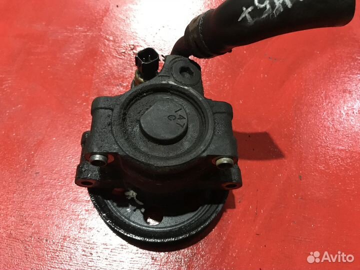 Насос гура Ford Maverik TM1 YF 2.0