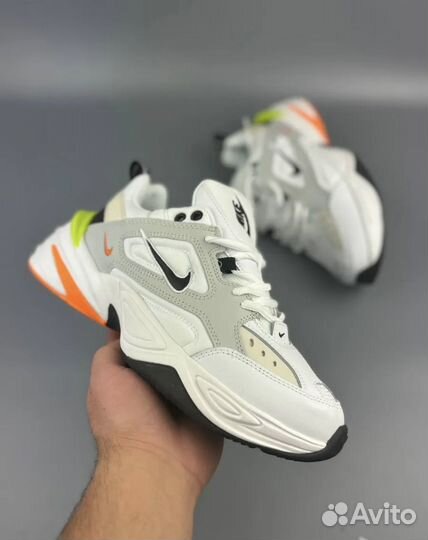 Кроссовки спортивные Nike массивные на шнуровке