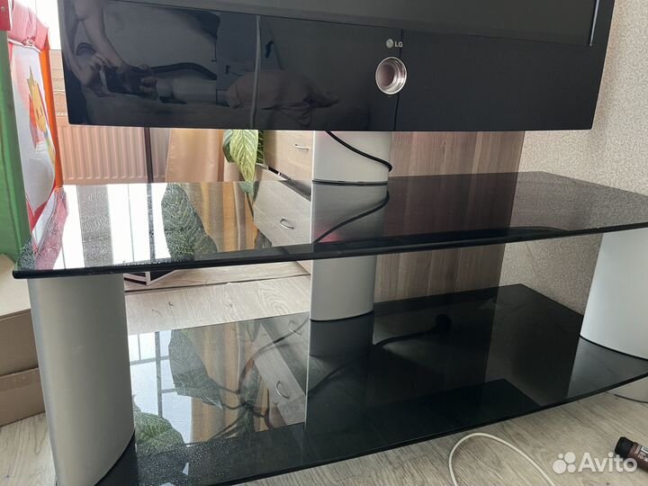 Тумба под телевизор с телевизором