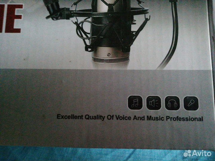 Студийный конденсаторный микрофон