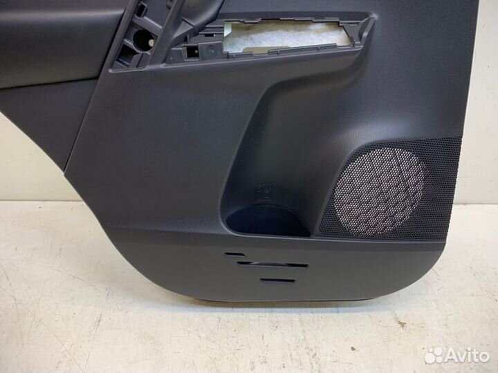 Обшивки двери задние левые Toyota Rav4 40