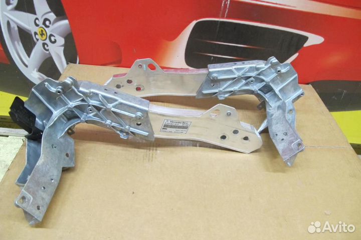 Mercedes Benz GLC x253 2015- кронштейн передней