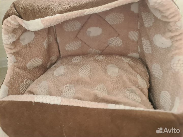 Лежак для кошки с подушкой