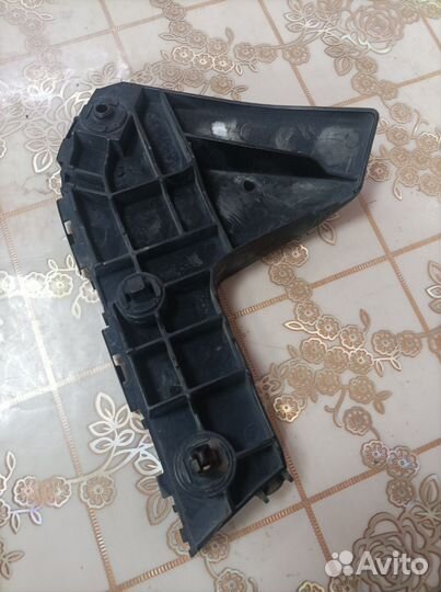 Клипса бампера Тойота вокси левая