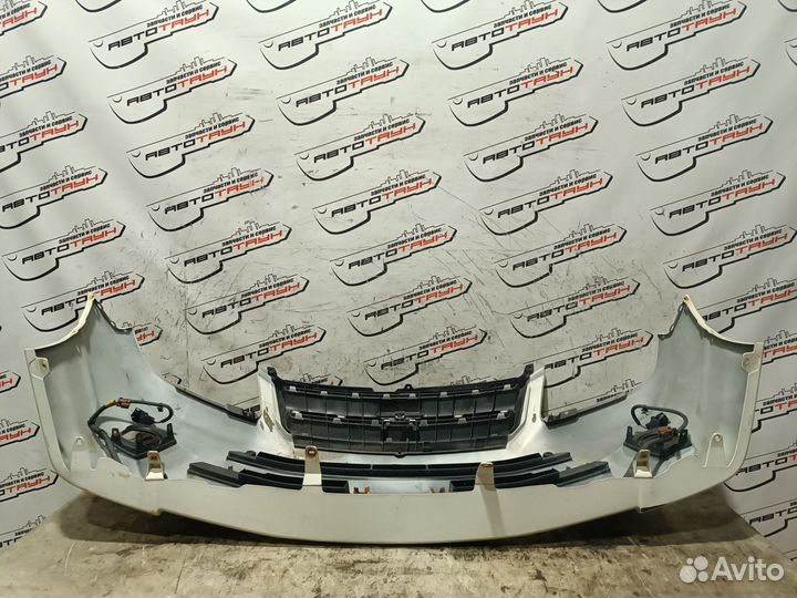 Бампер toyota noah AZR60G AZR65G прямоугольная туманка 2 модель передний белый, 042 TA988