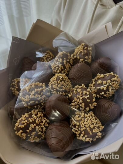 Фрукты в шоколаде (клубника, бананы, финики