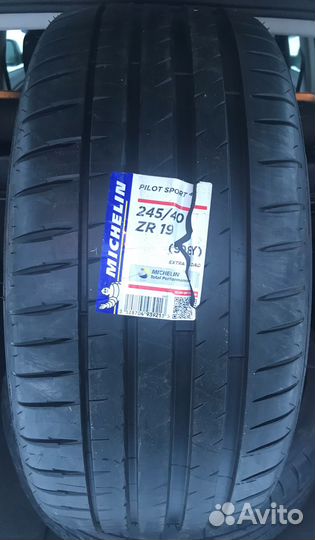 Michelin Pilot Sport 4 245/40 R19 98Y