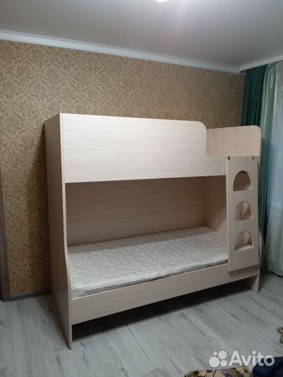 Кровать двухьярусная