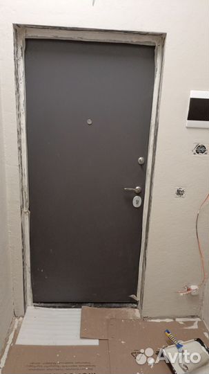 Дверь входная металлическая от застройщика