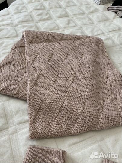 Женская шапка, снуд, варежки