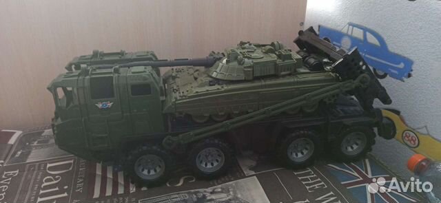 Военный тягач с танком