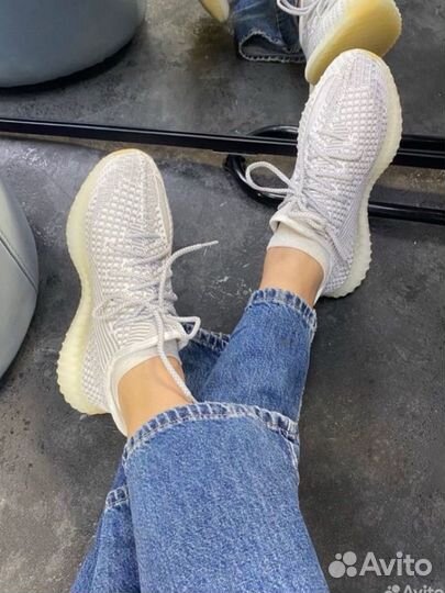 Кроссовки женские Adidas Yeezy