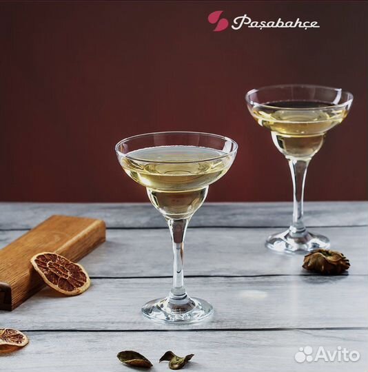 Бокалы для шампанского, стаканы