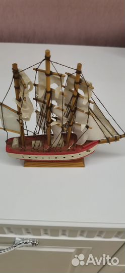 Корабль парусник