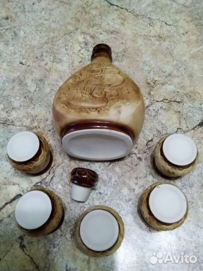 Графин со стаканами для вина