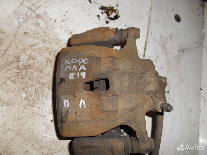 Суппорт передний левый Toyota Corolla E15 E150