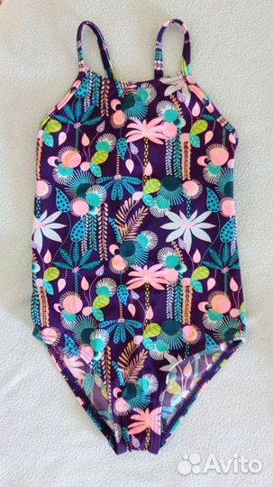 Купальник для девочки и сланцы