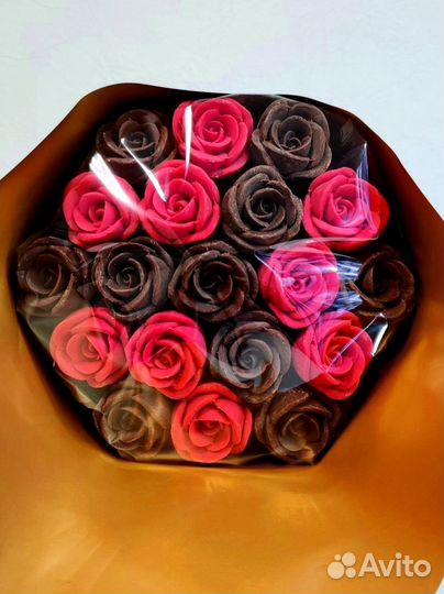 Розы из Белого и Тёмного Шоколада - 19 шт в Букете