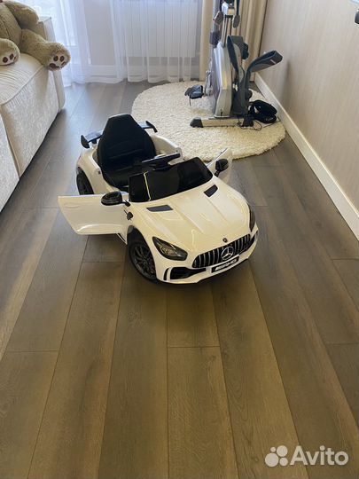 Электромобиль mercedes AMG GT R