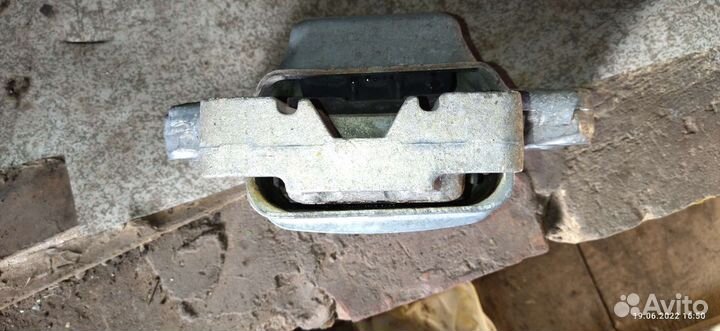 Опора АКПП vag