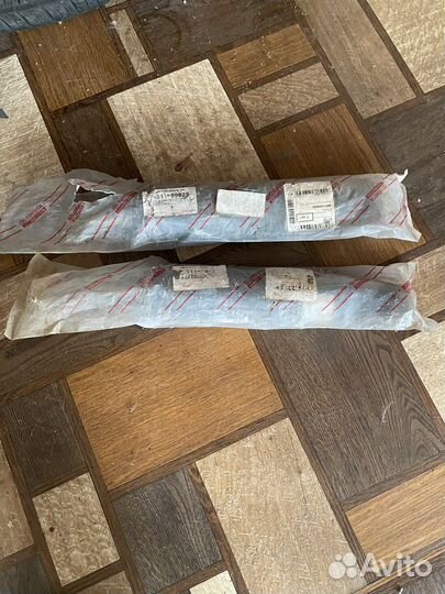 Передние амортизаторы Toyota Cruiser 200