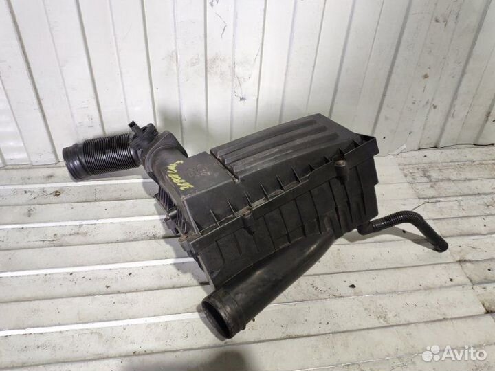 Корпус воздушного фильтра Volkswagen Golf 5 5-дв