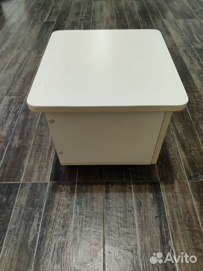 Тумба прикроватная с колесиками