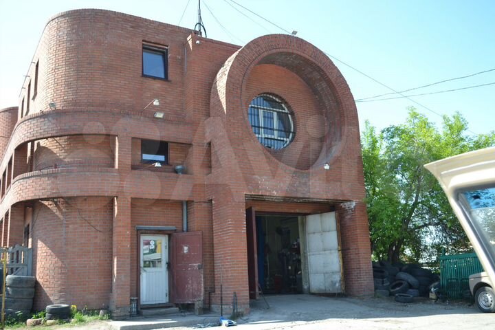 Коттедж 311 м² на участке 3,7 сот.