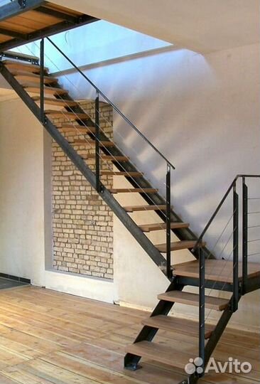 Лестница в дом или квартиру